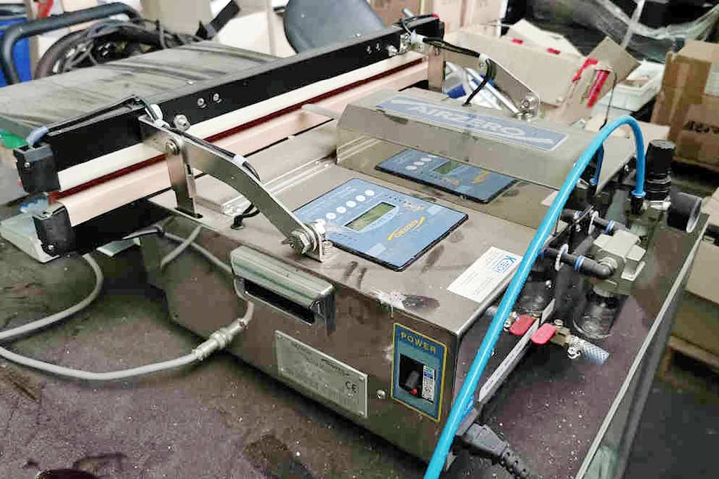 VacuumSealerAirzeroAZ600ED used