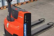 Electric-Pallet-Truck-Toyota-LWE-140 used