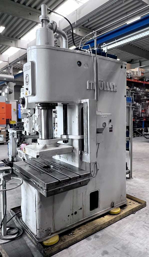 Müller CEZ 63,5 Hydraulic Frame Press - Thumbnail 2