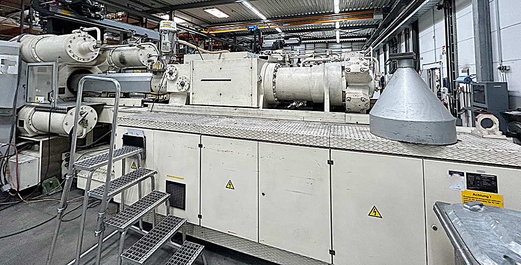 Krauss Maffei 650-5700 CM Injection Moulding Machine - Thumbnail 2