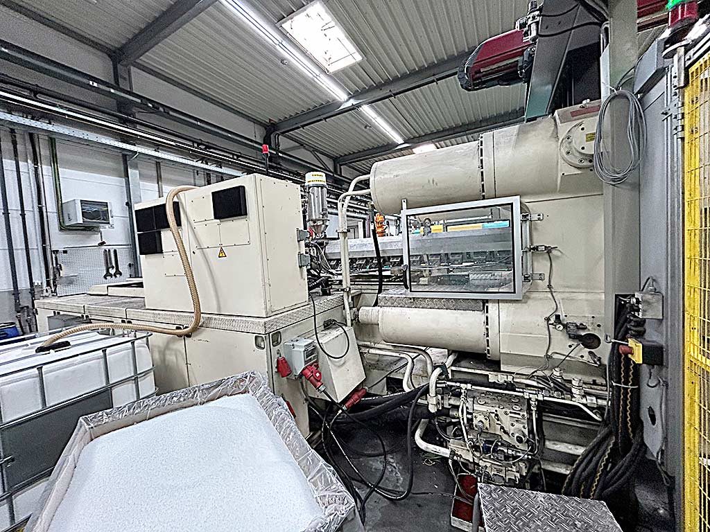 Krauss Maffei 650-5700 CM Injection Moulding Machine - Thumbnail 3
